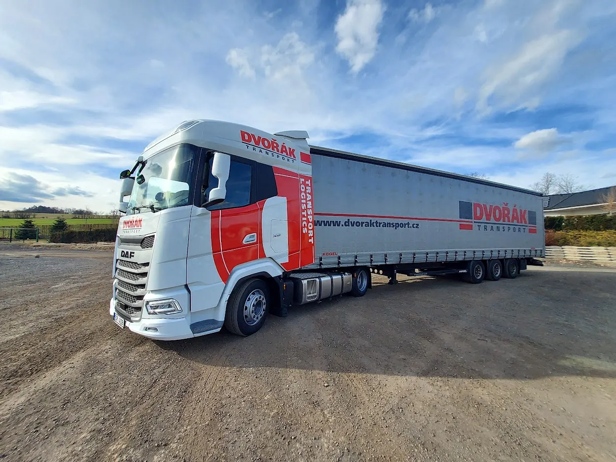 DAF XF mit Auflieger